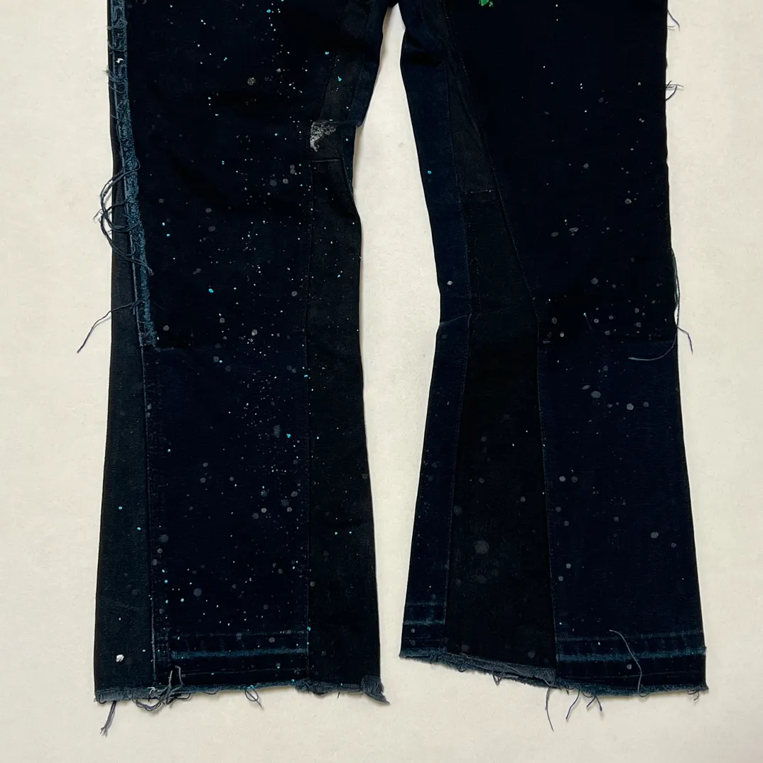 GALLERY DEPT. LA FLARE CARPENTER PANTS The first generation of paint-splashed and ink-washed flared logging trousers, modified Carhartt overalls from the original version. Blue and black S-XL large-area paint-splashed ink. Full set of original copper hardware. Deconstructed and modified version of the Kahart trousers. Heavy-washed and distressed. VINTAGE texture is perfect.